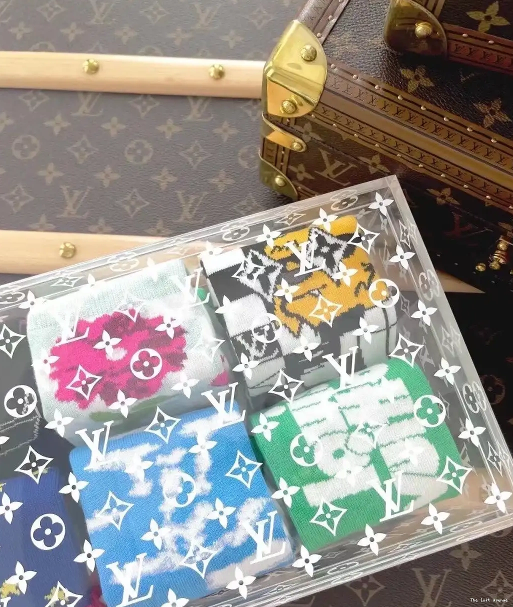 SOCKS WITH CUSTOM BOX LV 0620